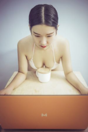丝袜美腿高跟一区二区秘书制_高清手机在线看